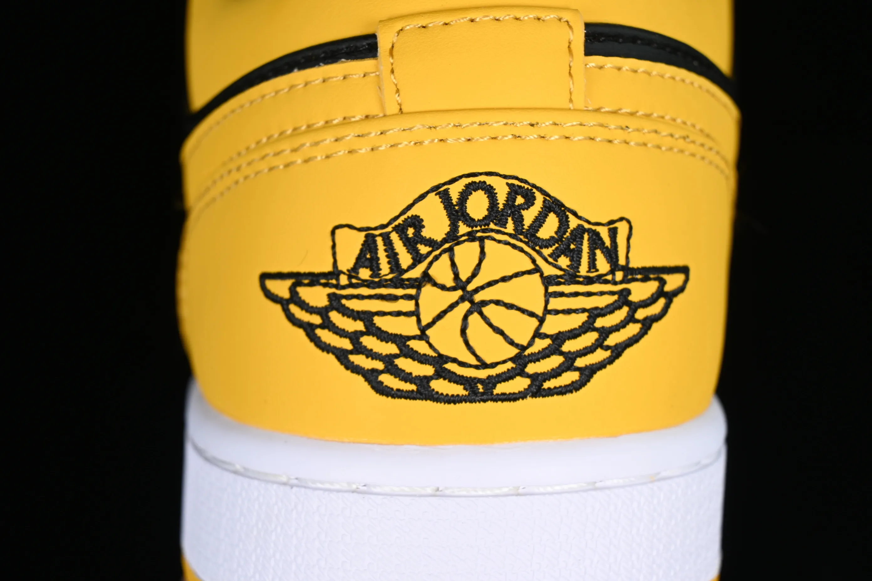 All categories Air Jordan Jordan series basketball shoes Air Jordan 1 Low Z version Air Jordan 1 Low OG "Yellow Ocher" AJ1 Joe 1 black and yellow low-top cultural casual sneakers 553558-072